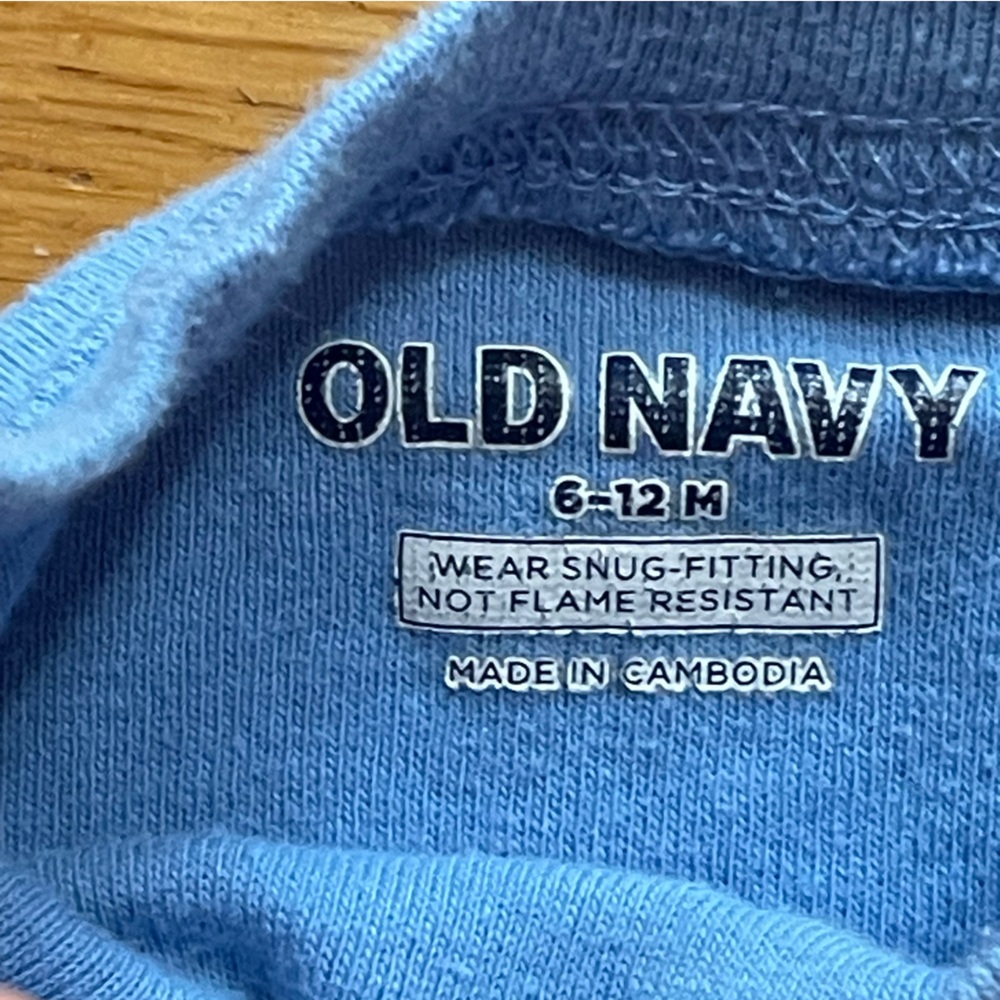 Old Navy Blue Shark Pajama Set for Kids - Picture 4 of 7